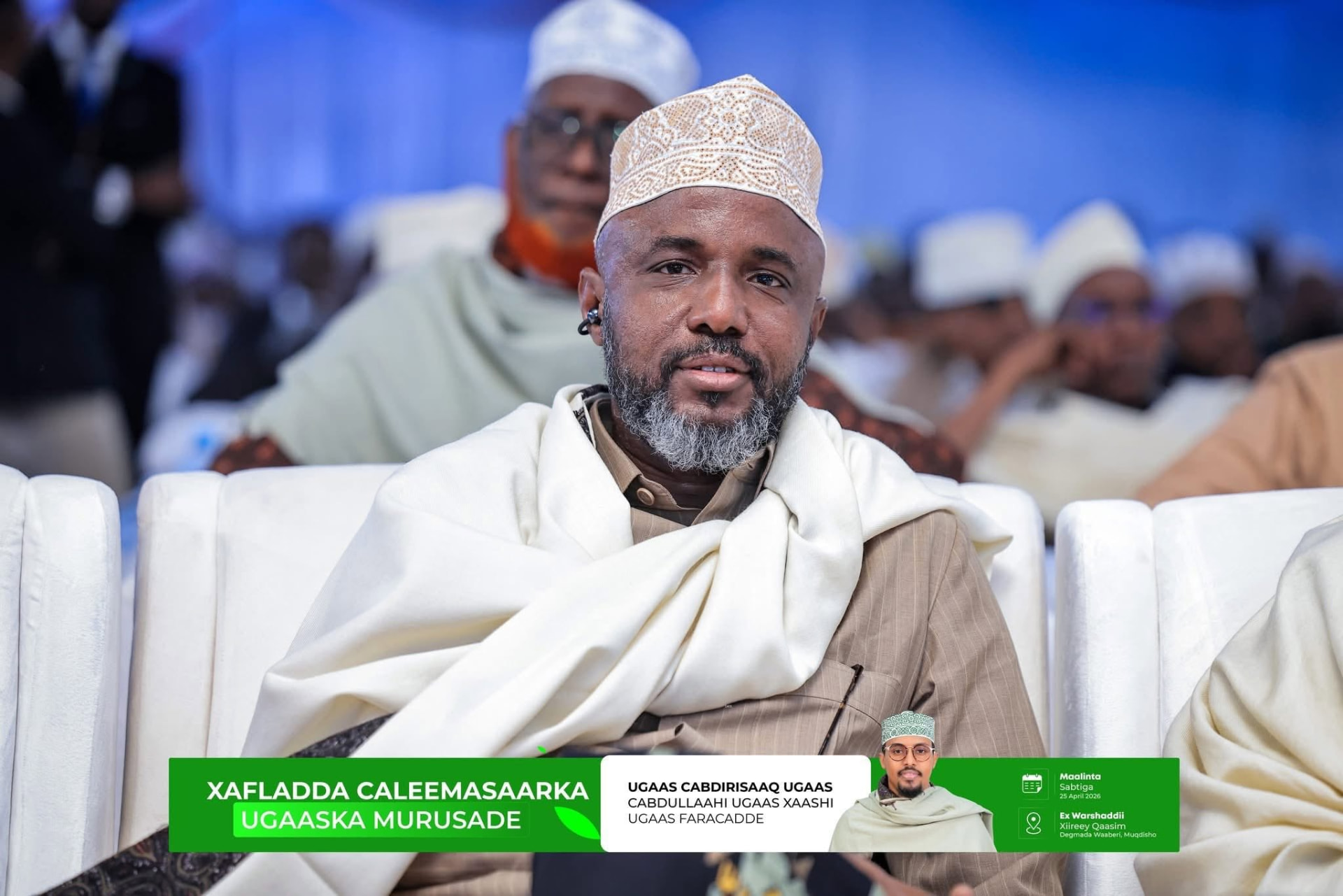 Garaad Jaamac Garaad Cali oo fadhiya goobta caleemo-saarka.